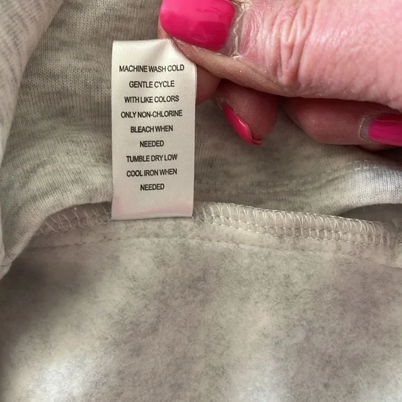 PacSun Women’s Light Gray And Cream Shorts Size Medium NWT - Picture 6 of 6